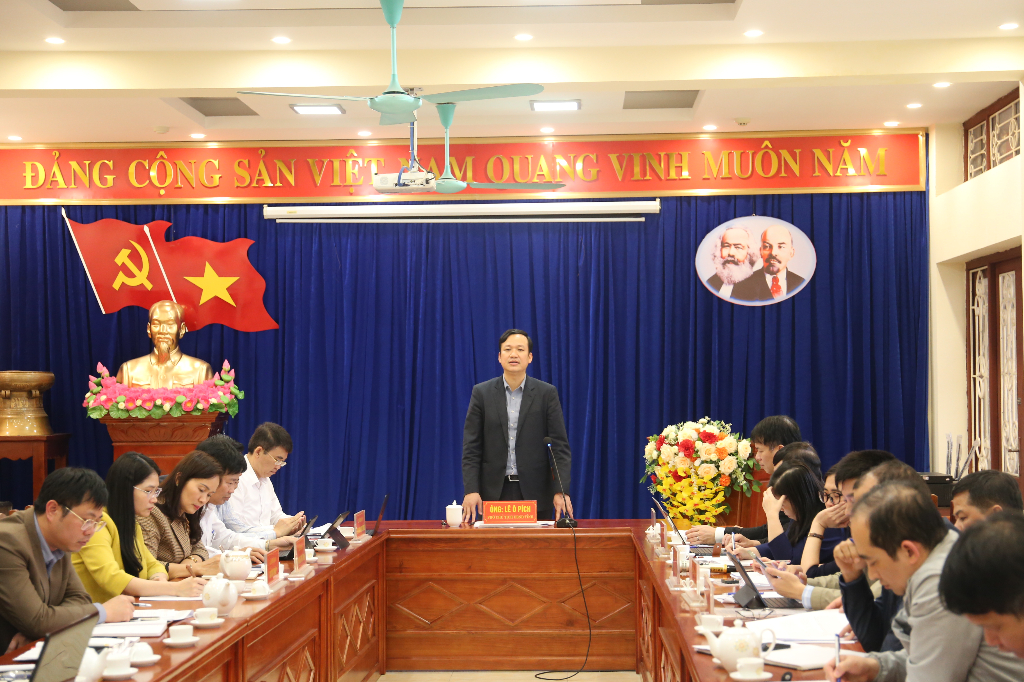 Phó Chủ tịch UBND tỉnh Lê Ô Pích làm việc với Sở Tài nguyên và Môi trường