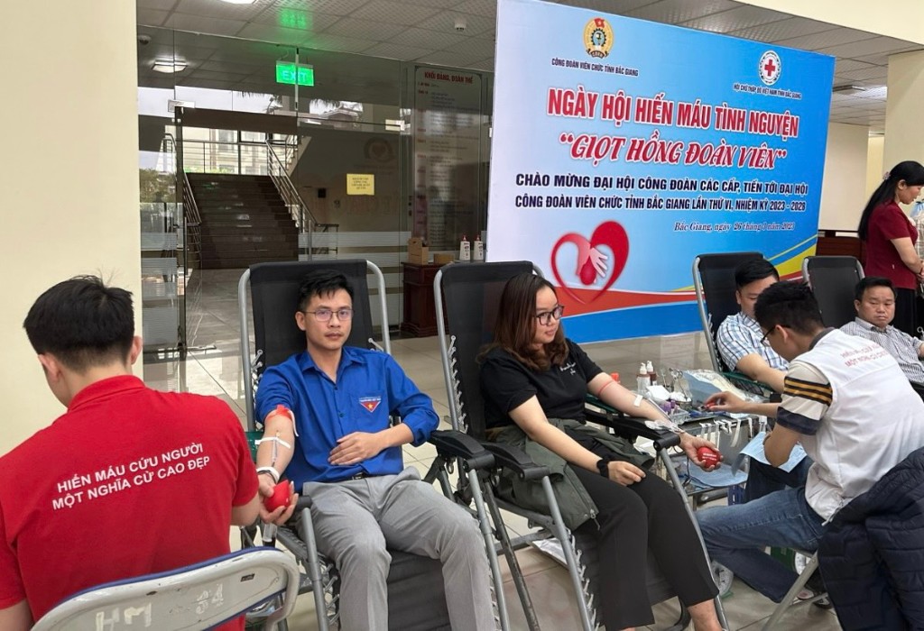 Đoàn viên Công đoàn Sở Tài nguyên và Môi trường tích cực tham gia Ngày hội hiến máu tình nguyện