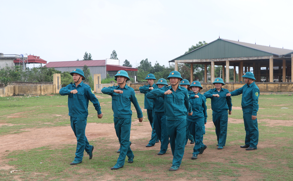 Lục Ngạn ra quân huấn luyện dân quân tự vệ năm 2023