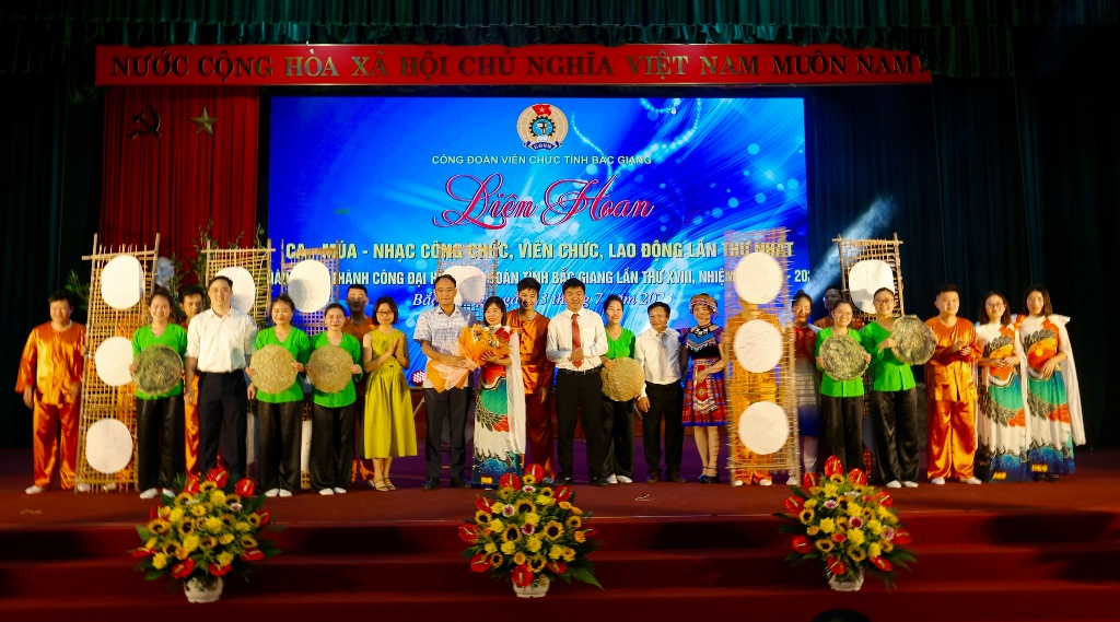 Công đoàn Sở TNMT tham gia Hội diễn văn nghệ chào mừng thành công Đại hội Công đoàn tỉnh Bắc Giang