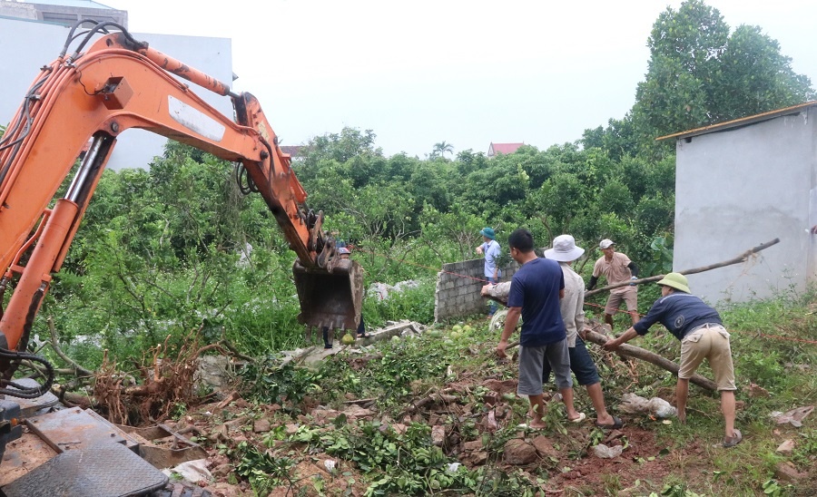 Cưỡng chế thu hồi đất và cưỡng chế buộc thực hiện biện pháp khắc phục hậu quả tại xã Tân Quang