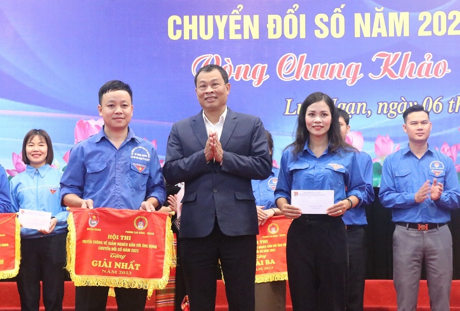 Đơn vị xã Hồng Giang đạt giải Nhất hội thi “Truyền thông về giảm nghèo gắn với ứng dụng chuyển...